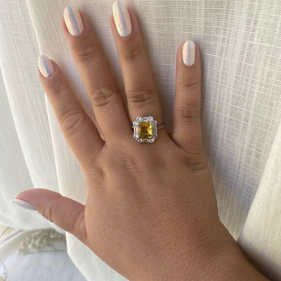 Yellow canary cubic zirconia ring 💛 Super sparkly perfect cocktail ring - Picture 1 of 4